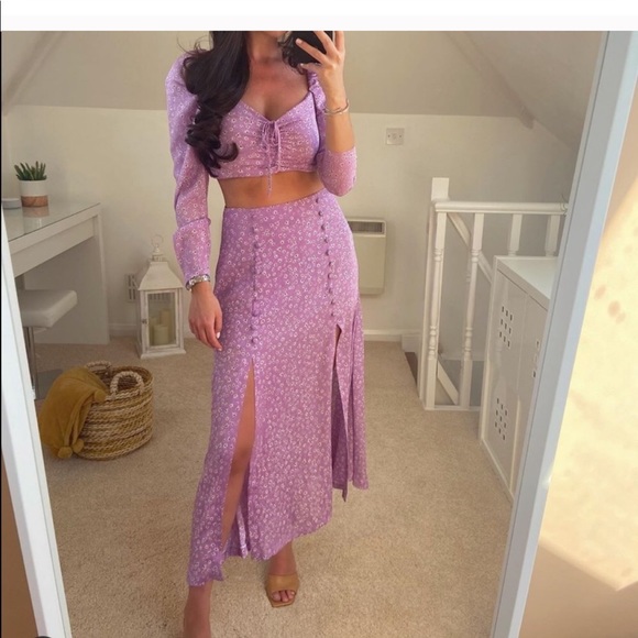 Zara Dresses & Skirts - 🎉HP🎉Zara Bloggers Favorite Printed Lilac Skirt